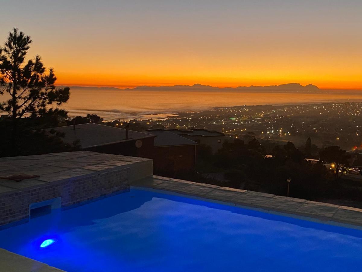 On The Gbay Villa Gordons Bay Exterior photo